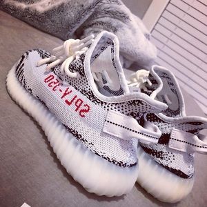 YEEZY 350 BOOST V2 ZEBRA SIZE 8
